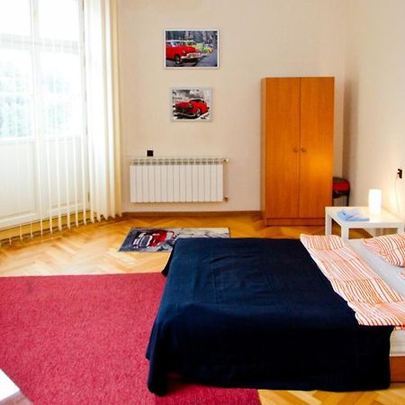 B Movie Guest Rooms Krakau Exterior foto