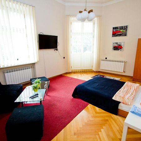 B Movie Guest Rooms Krakau Exterior foto